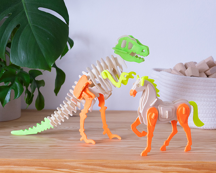 A kifestett 3D fapuzzle dínó és póni világosban