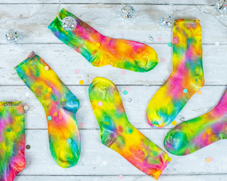Batikolt zokni Marabu Tie Dye festékkel