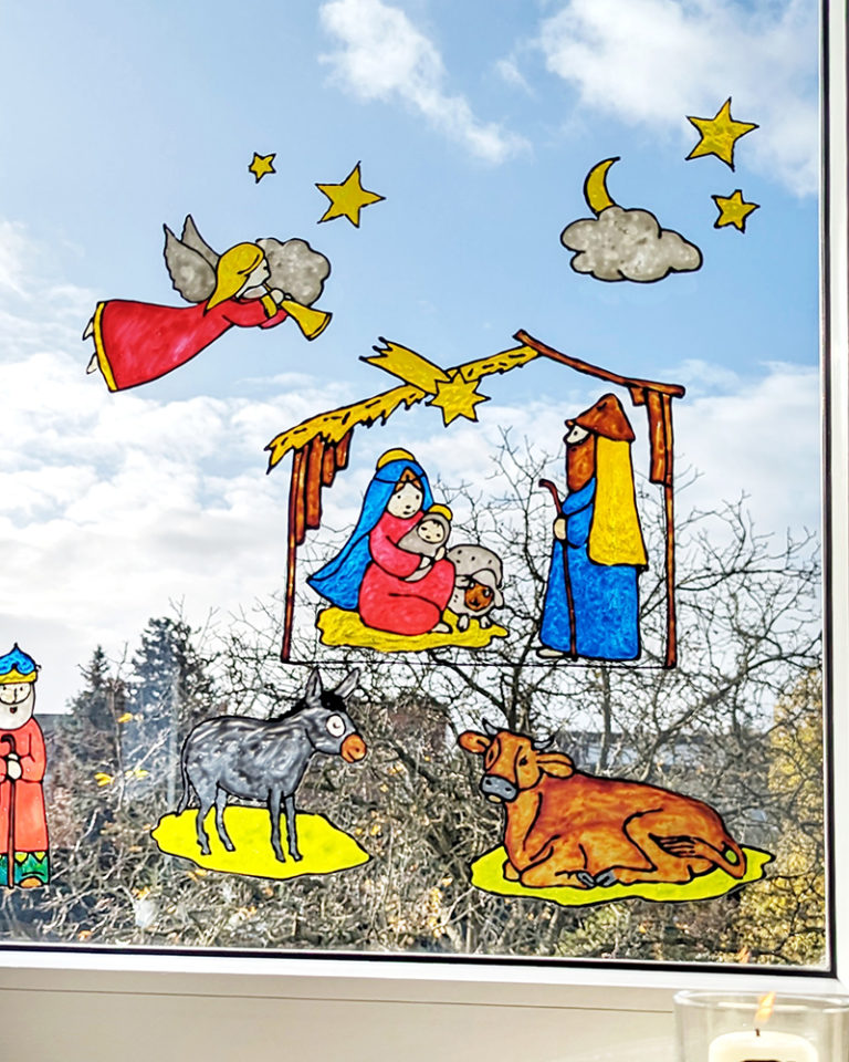 Álló kép az ablakra ragasztott betlehemről