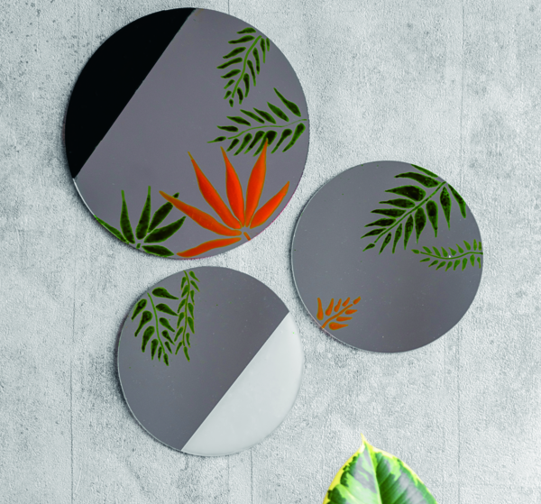 Dzsungeltükör Marabu üvegfestékkel és porcelánfilccel