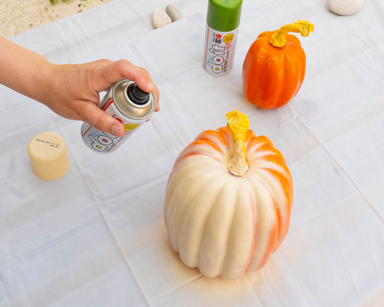 A tökök alapozása festékspray-jel