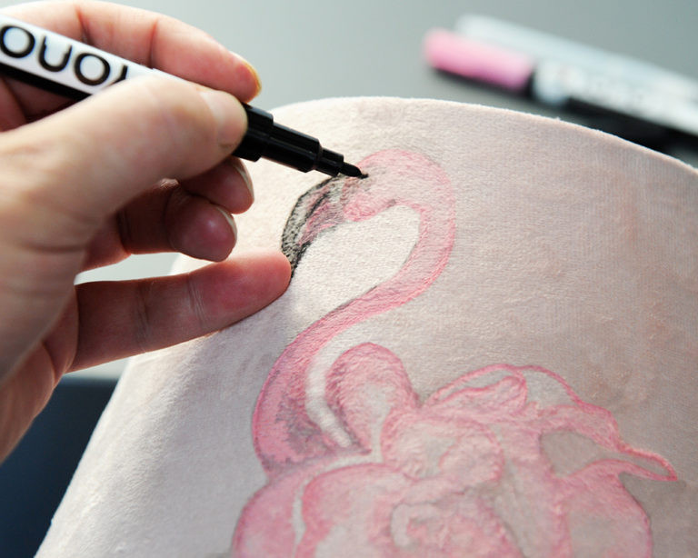 A flamingó megrajzolása YONO markerrel