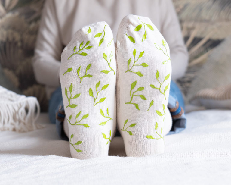 Indás zoknidesign Marabu Sock Stop festékkel