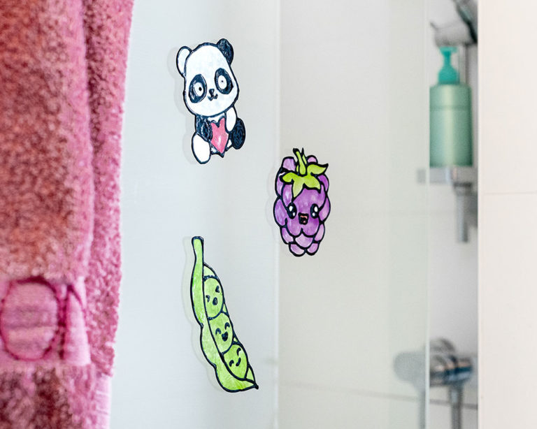 Panda, szeder és borsó matrica a zuhanykabin üvegén