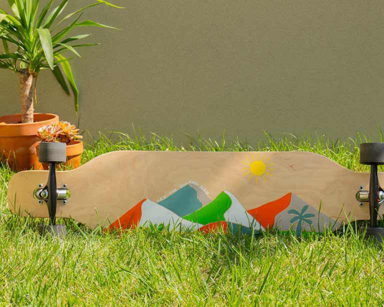 A kész festett longboard