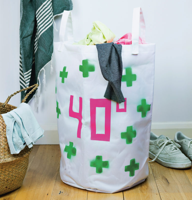 Mosózsák feliratozása Marabu Textil Design sprayjel