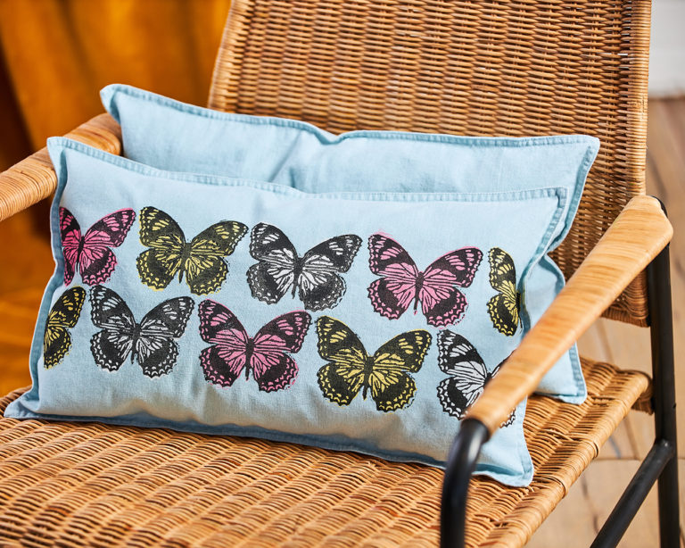 Pillangós párna linónyomással, Marabu Textil Print festékkel