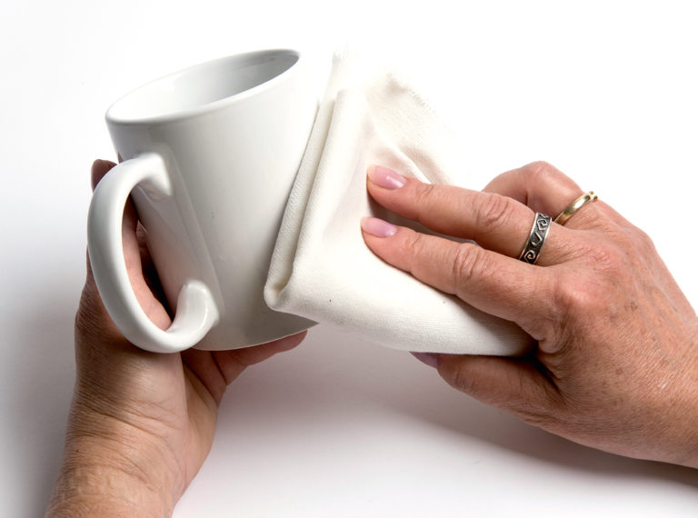 A porcelán tisztítása festés előtt