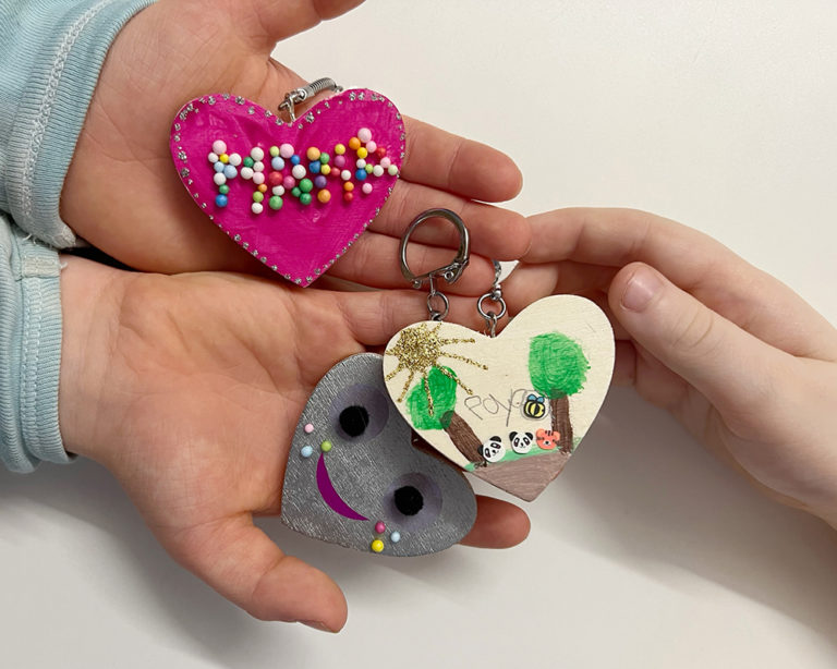 Szíves fa medál anyának és apának, Marabu KiDS festékkel