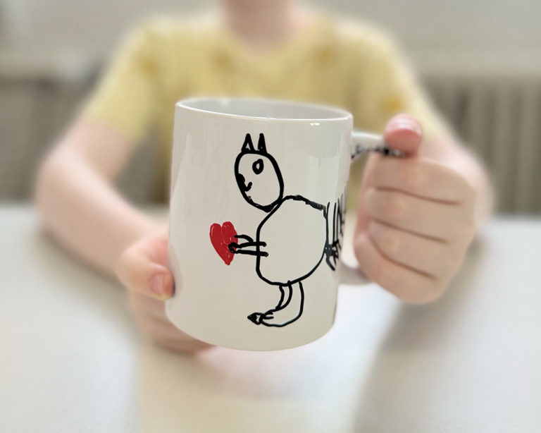 Vicces bögrék festése Marabu KiDS porcelánfilccel