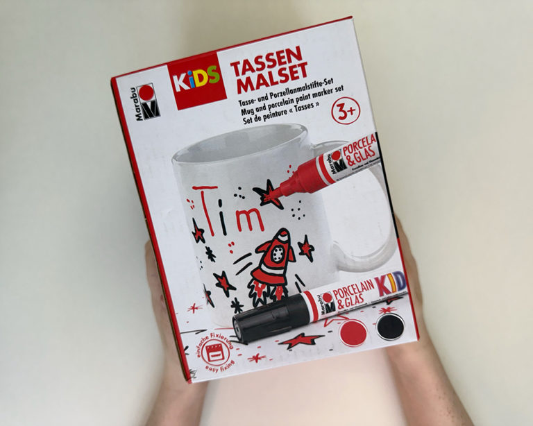 A bögrék és a filctollak előkészítése