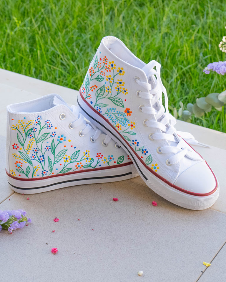 A kész virágos sneaker